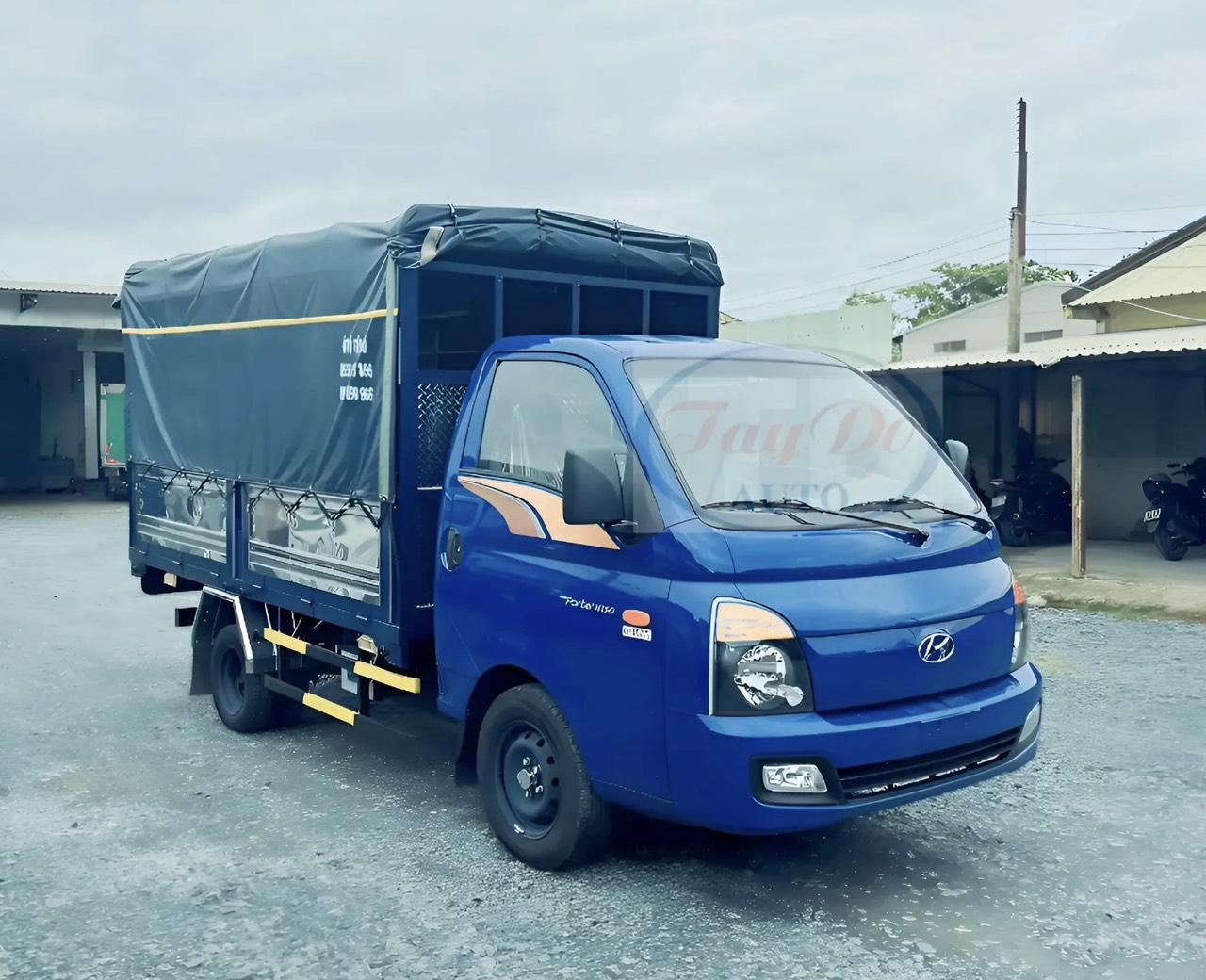 HYUNDAI PORTER H150 THÙNG MUI BẠT 