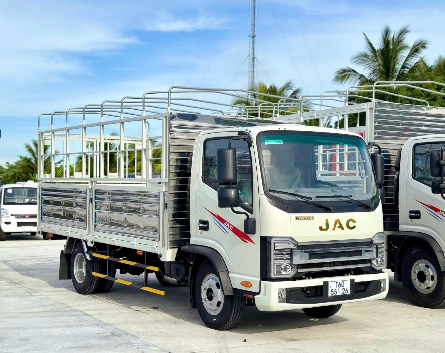 XE TẢI JAC H250 E5 TẢI TRỌNG 2450 KG